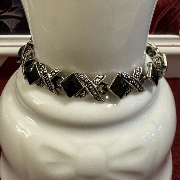 Jewelry - VTG silver tone tennis link bracelet w/black onyx & marcasites